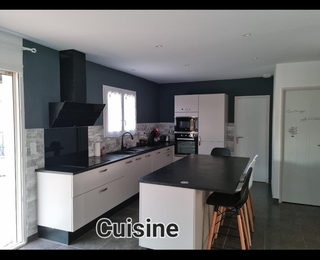 Maison 8 Couchages Clim, Plage A Pied, Petite Piscine ปอร์-ลา-นูแวลล์ ภายนอก รูปภาพ